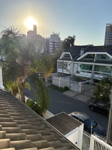 Casa para venda tem 185 metros quadrados com 4 quartos em Campina do Siqueira - Curitiba -