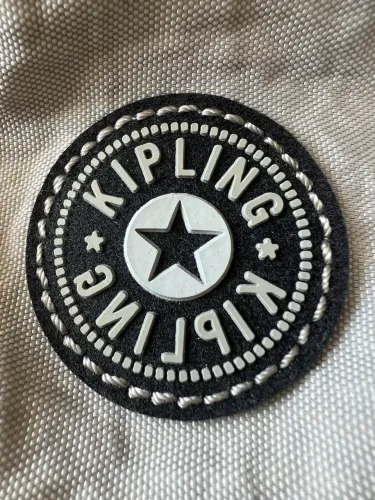 Pochete Kipling cinza claro 