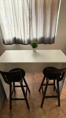 Vendo Mesa Bistrô Alta com 2 banquetas