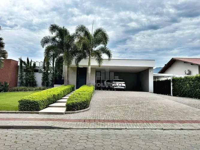 Casa de alto padrão disponível venda, Condomínio Residencial Quinta dos Guimarães, 3 suíte