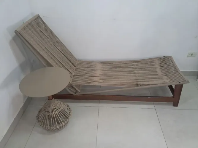  Espreguiçadeira área externa com base em Madeira e Aluminio, Revestido com cordas Náutica