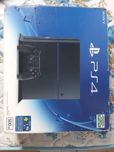 Ps4 Fat na caixa com 3 jogos e 1 joystick