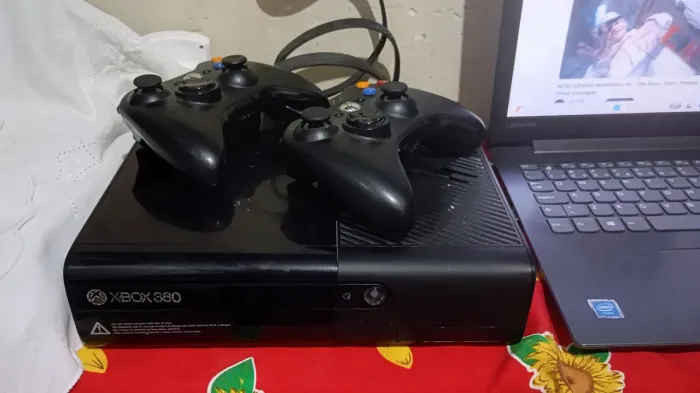 XBOX 360 SUPER SLIM