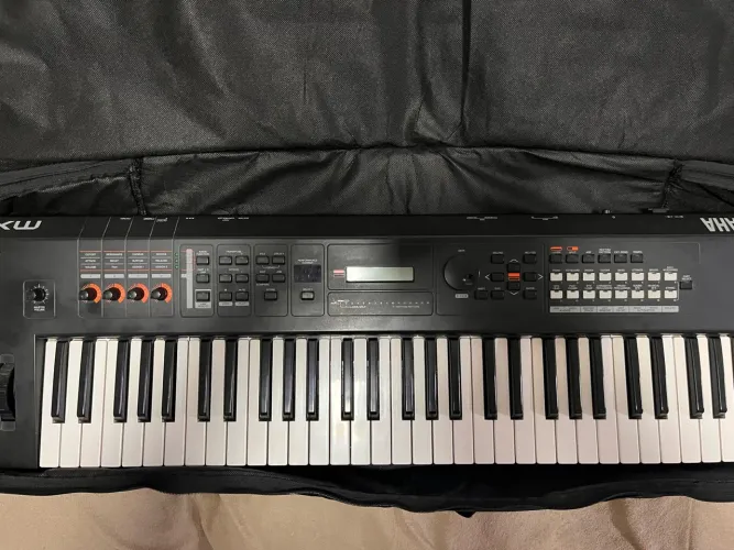 Teclado Sintetizador Yamaha MX61 V2