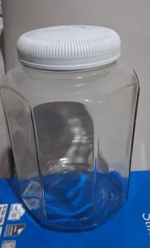 Pote de vidro, transparente, com tampa branca, quase não usado, em excelente estado.