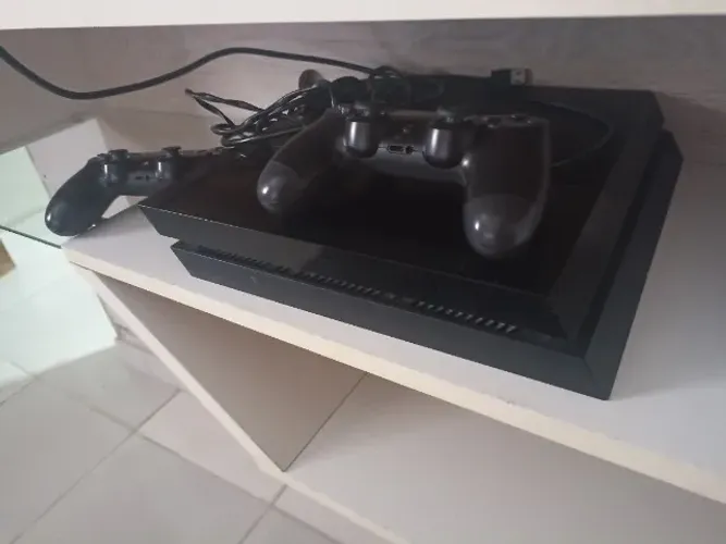 PS4 usado com 3 jogos originais 