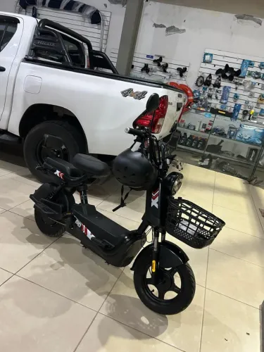 Moto elétrica semi nova