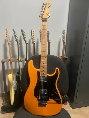 Guitarra Kaiser, alder, roasted maple, inox e Dimarzio!