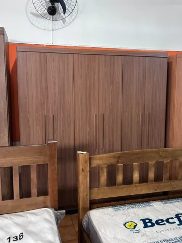 Guarda-Roupa 2,00m com 6 Portas - Amplo e Espaçoso