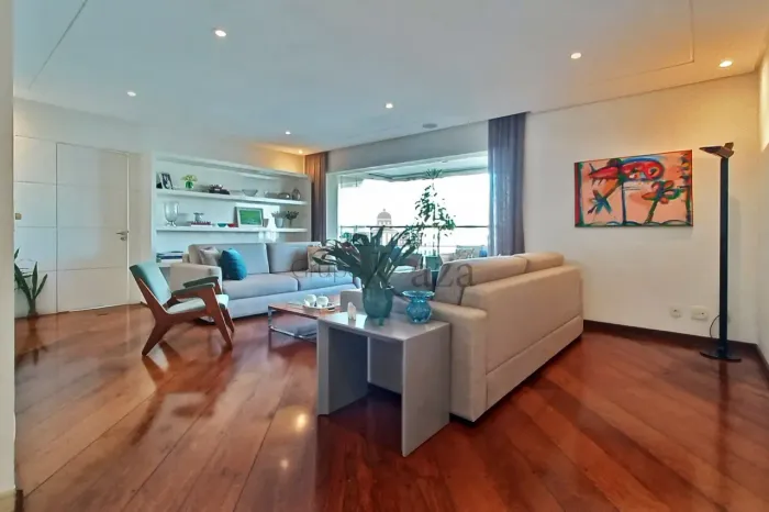 Apartamento - Higienópolis - 3 Suítes - 240m².
