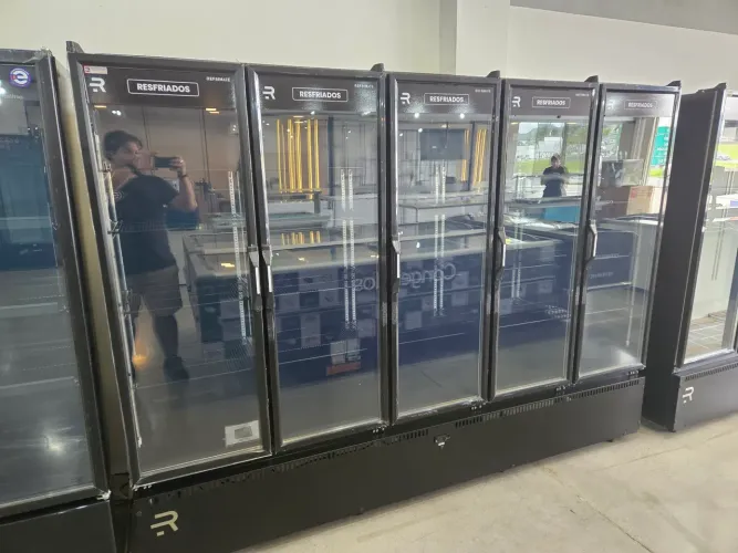 geladeira expositora 5 portas para frios e bebidas