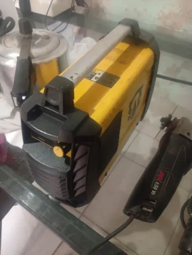 Máquina de solda lixadeira e furadeira
