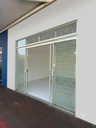 Imóvel para aluguel possui 36 metros quadrados em Zona 08 - Maringá - PR