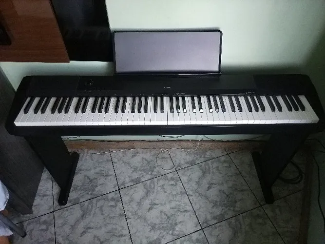 Piano Digital Casio CDP-120 (88 Teclas Pesadas) + Suporte de Madeira Original