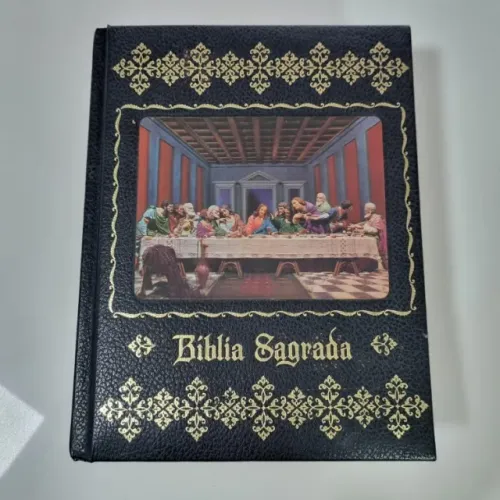 Bíblia Luxo Católica Familiar Super Conservada Super Nova Sem Escritas ou Rabiscos