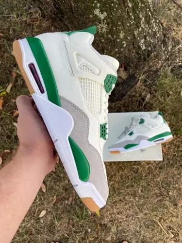 Air Jordan 4 x SB "Pine Green"