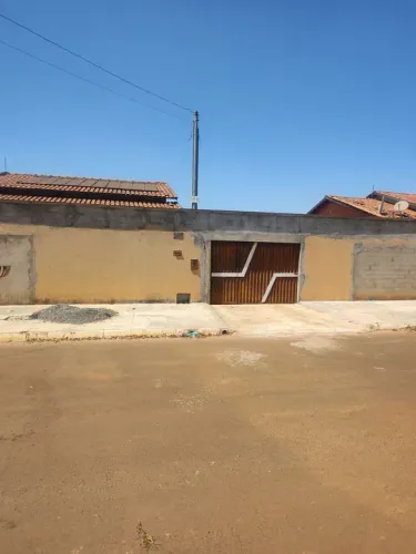 CASA 3 QTS C/ PISINA NO VILLAGE MARINGÁ GOIÂNIA GO 
