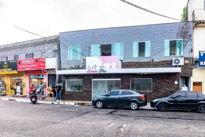 Prédio comercial, 2 pav, suíte na Maramabaia.