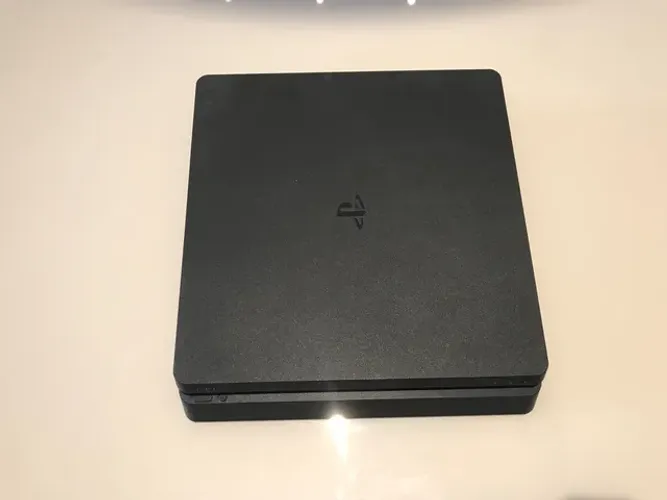 Ps4 slim 1tb +2controles +base de carregamento+7 jogos
