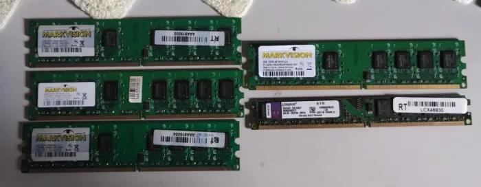 PENTES DE MEMÓRIA 2GB MARKVISION E KINGSTON