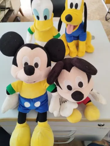 Bonecos de Pelúcia Mickey (total 2), Donald e Pluto - Novos!