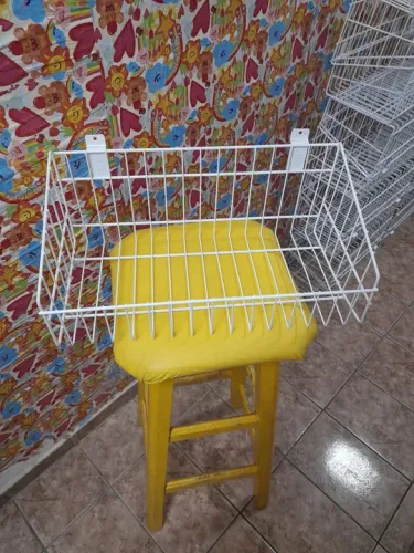 Cesta para prateleira