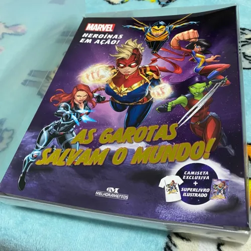 Kit Livro + Camiseta As Garotas Salvam o Mundo