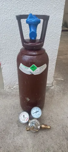 Cilindro argonio com regulador