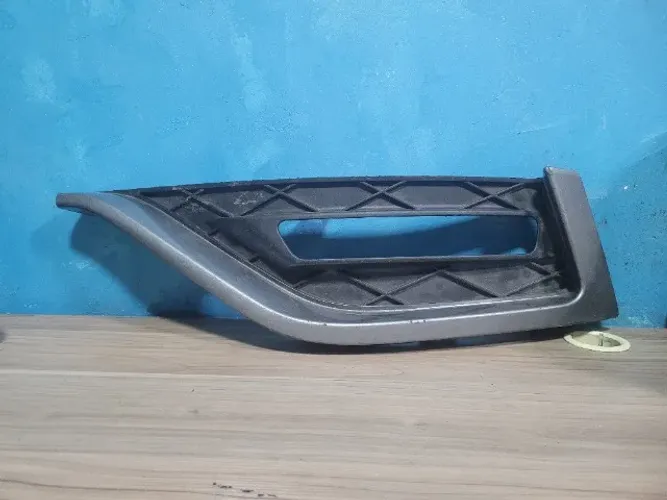 Moldura do Farol de Milha Esquerdo Reanult Sandero Stepway RS 2015 a 2021 266A63860R