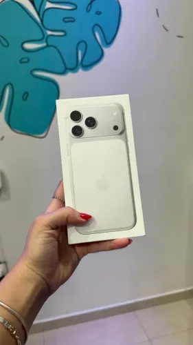 iPhone 17 Pro Max 256GB / Lacrado / Silver / 1 Ano de Garantia / loja física / $7.350,00