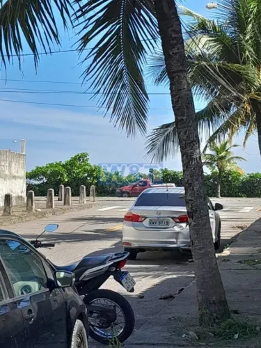 CASA NA QUADRA DA PRAIA DE PIRATININGA DE 01 QUARTO.