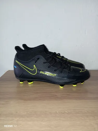 Chuteira Nike, número 37