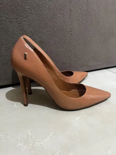 Scarpin Bege Salto Fino - Santa Lolla