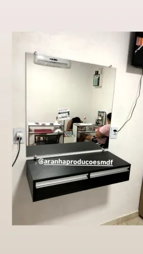 Bancada com gavetas para organização