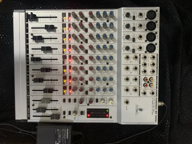 Mesa de som Eurorack 16 canais excelente Behringher