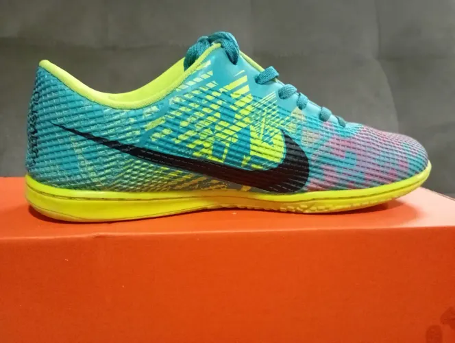 Chuteira Nike Futsal ousadia alegria Neymar Jr.