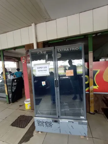 Expositor Para Bebidas Polar Extra Frio 2 Portas - Novo