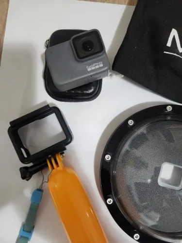 Go pro 7 silver e acessórios- usada e impecável 