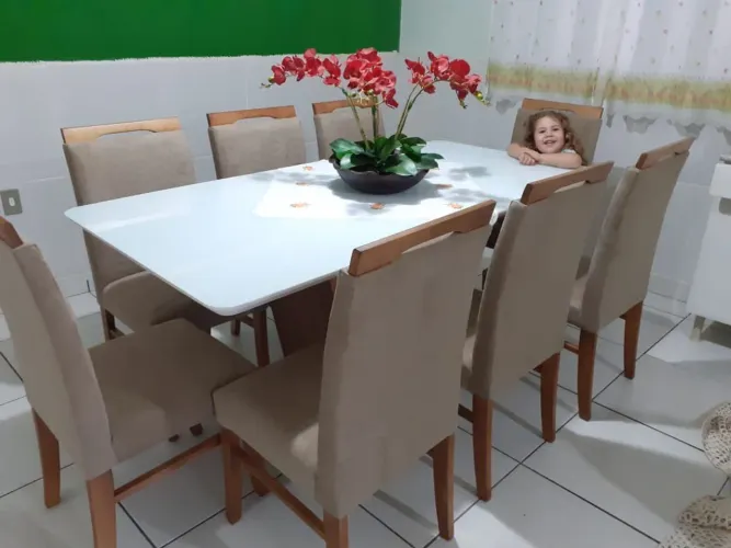 Mesa de Jantar com 8 Cadeiras para sua Casa