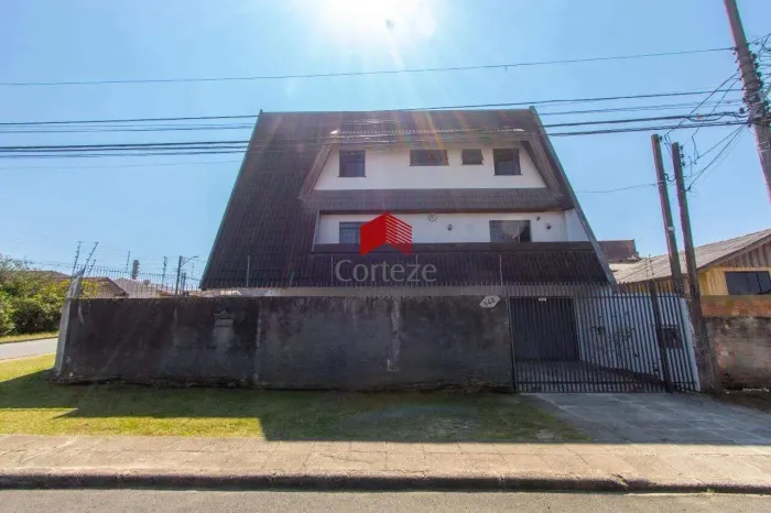 Sobrado com 243,19m² 4 quartos, à venda, no bairro Capão Raso em Curitiba