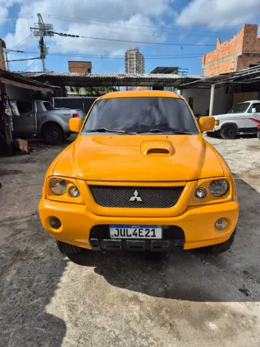 L200 HPE 2004 4x4 turbodiesel Amarela
