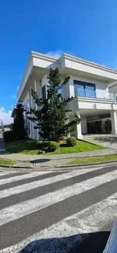 Casa em Condomínio com 3 Quarto(s) e 5 banheiro(s) para Alugar, 245 m² por R$ 12900 / Mês