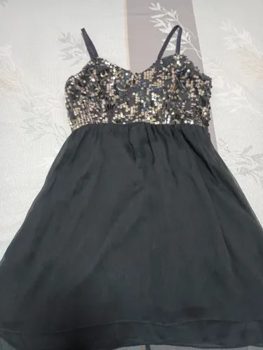 Vestido de festa preto com paetês , ideal para aniversariantes 