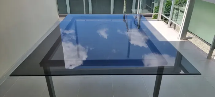 Mesa de vidro temperado transparente