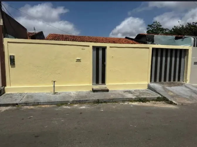 Casa a venda em Mangabeira 1