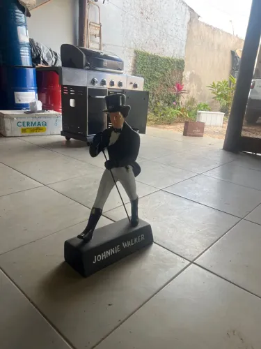 Escultura Johnnie Walker
