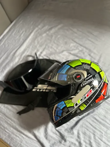 CAPACETE LS2 MUITO NOVO