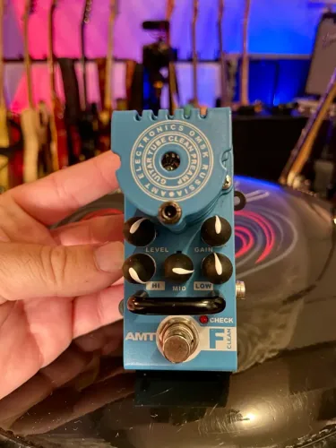 Pedal AMT Bricks F Clean Tube Guitar Preamp
