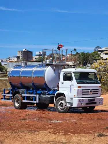 Tanque Rodoviário Pipa Inox - Transporte de Água Potável e Combate a Incêndios