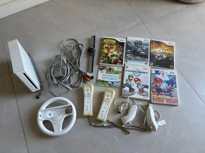 Nintendo Wii console games, controles, cabos?.